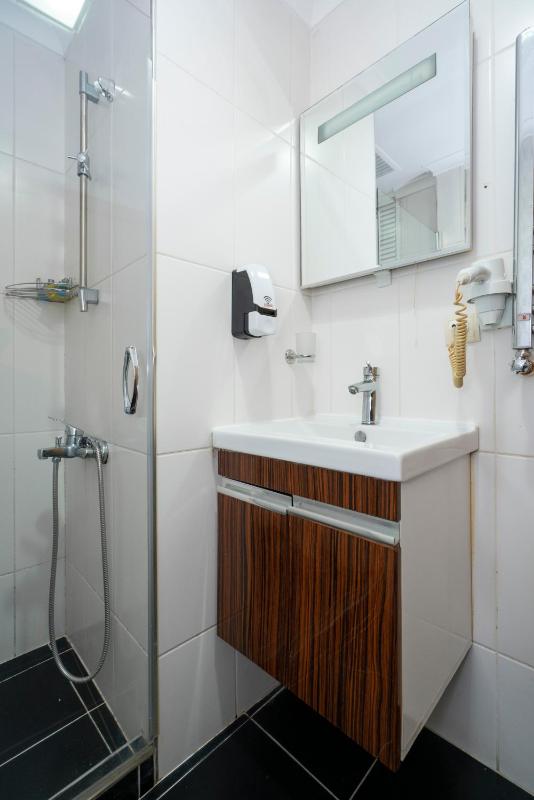 Double Room with Balcony image 4