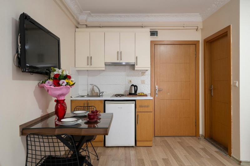 Deluxe Triple Room image 4