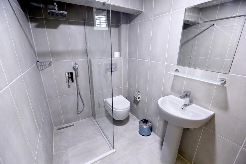 Large Single Room image 1