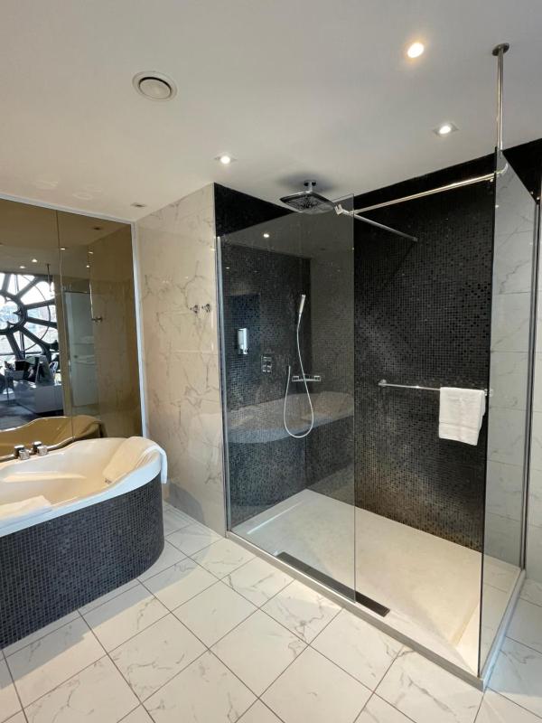 Suite with City View image 2