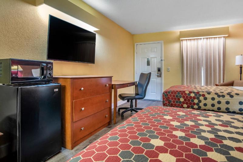 Double Room with Two Double Beds - Non-Smoking image 3