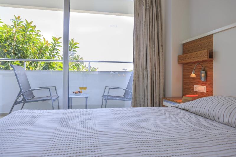 Standard Double Room with Land View image 2