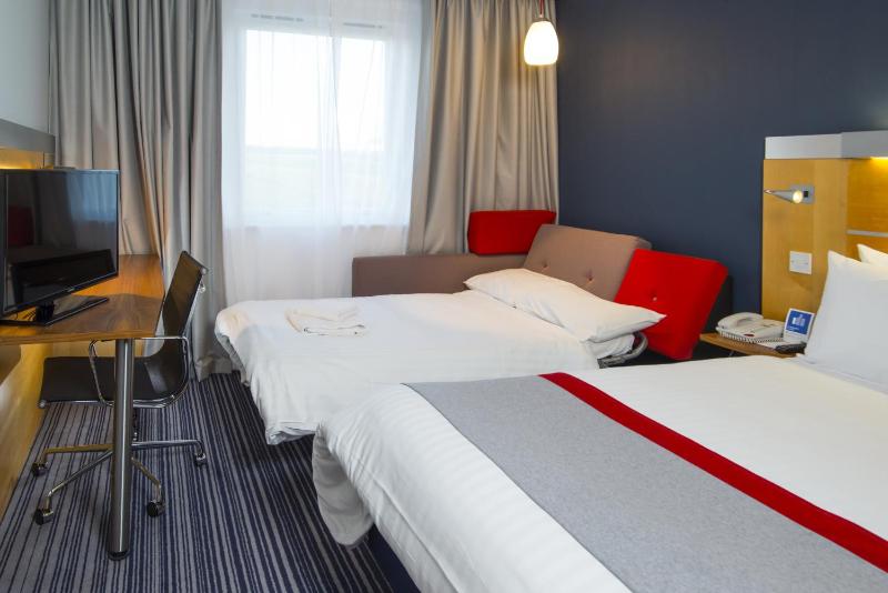 Standard Double Room with Sofa Bed and Free Hot Breakfast image 2