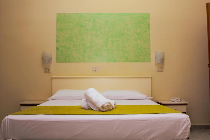 Double Room image 4