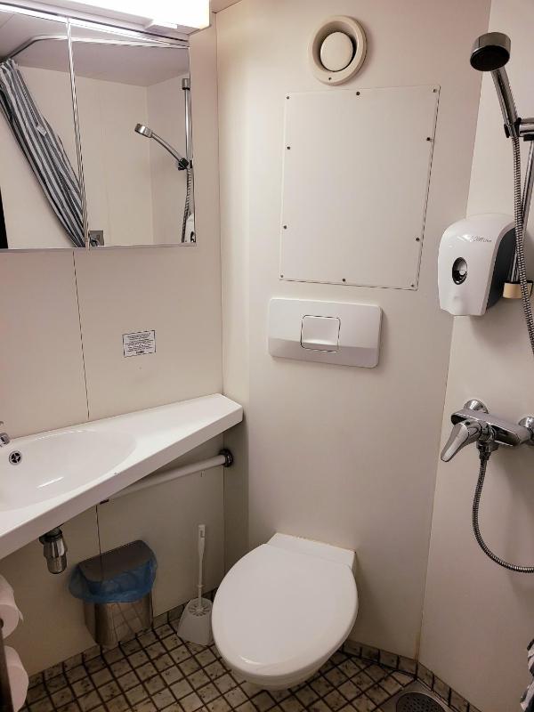   Two person cabin image 4