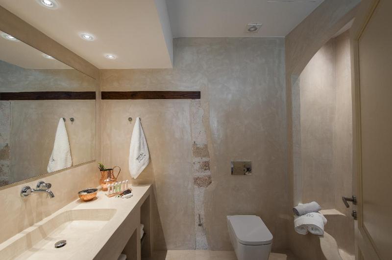 Superior Suite image 2