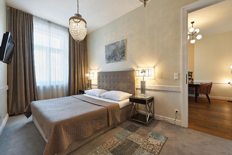 Large One-Bedroom Apartment image 3
