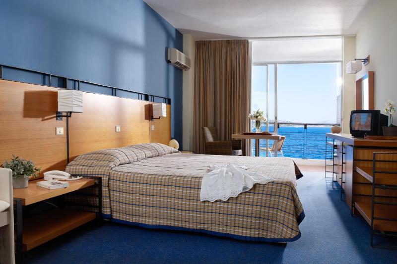 Quadruple Room with Sea View image 1