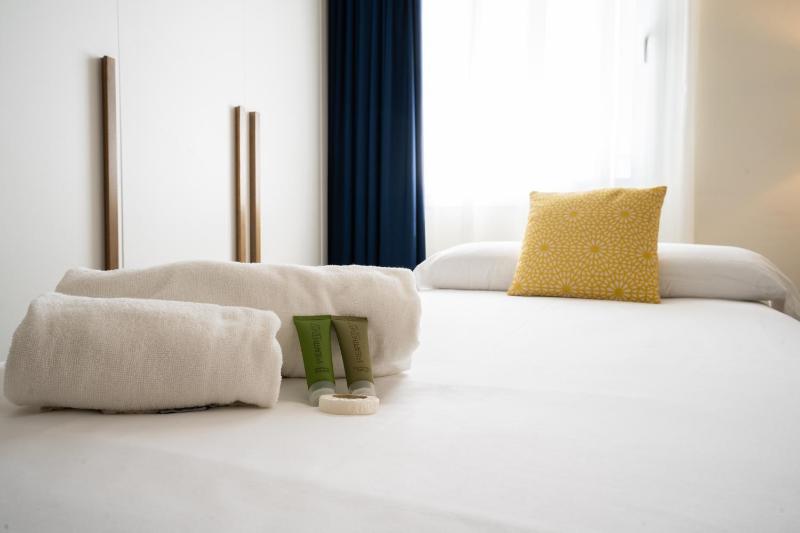 Standard Double or Twin Room (3 Adults) image 3