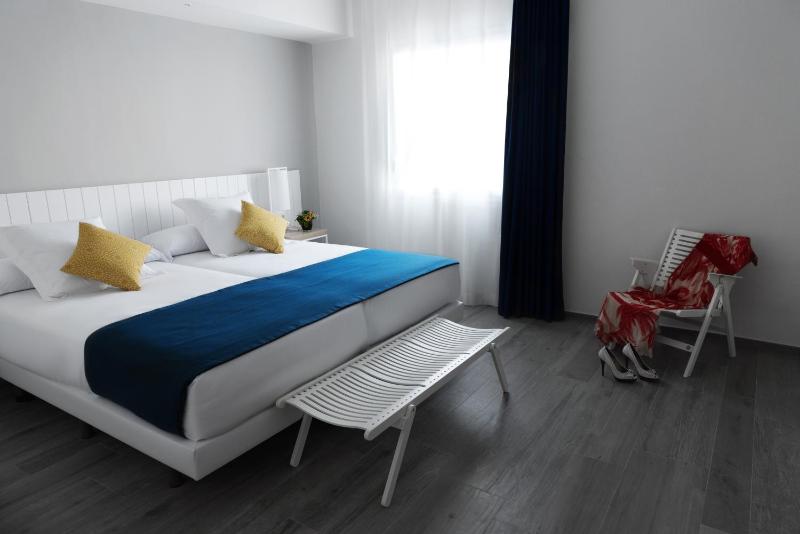 Standard Double or Twin Room image 3