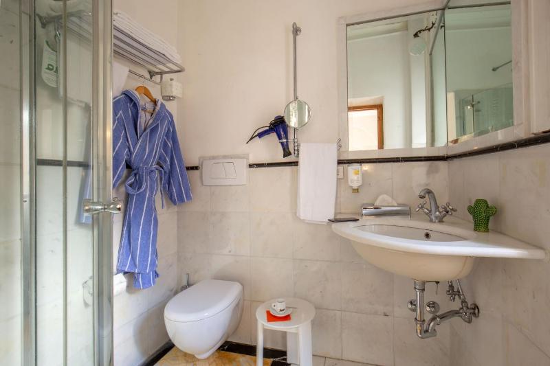 Double or Twin Room image 3