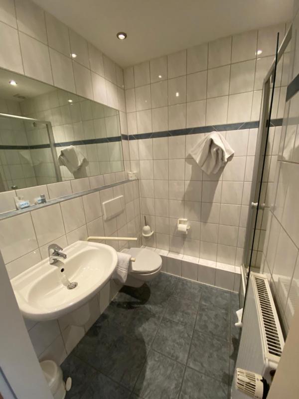 Economy Double or Twin Room image 4