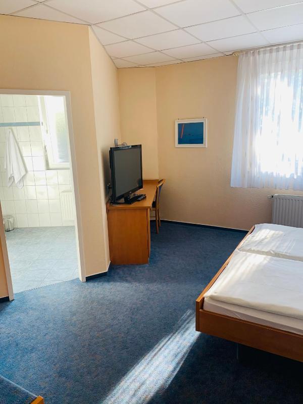 Double Room image 4