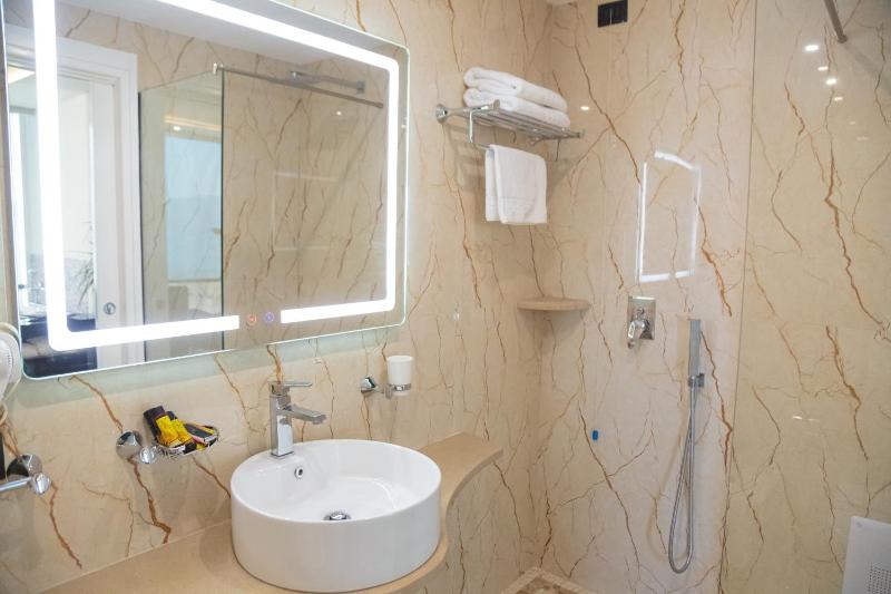 Junior Suite with Sea View image 2