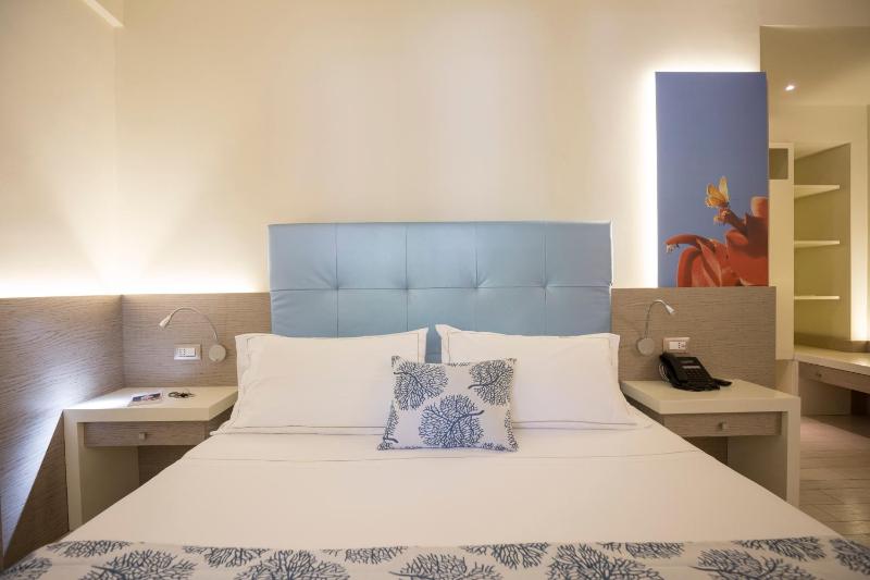 Triple Room with Garden View image 4