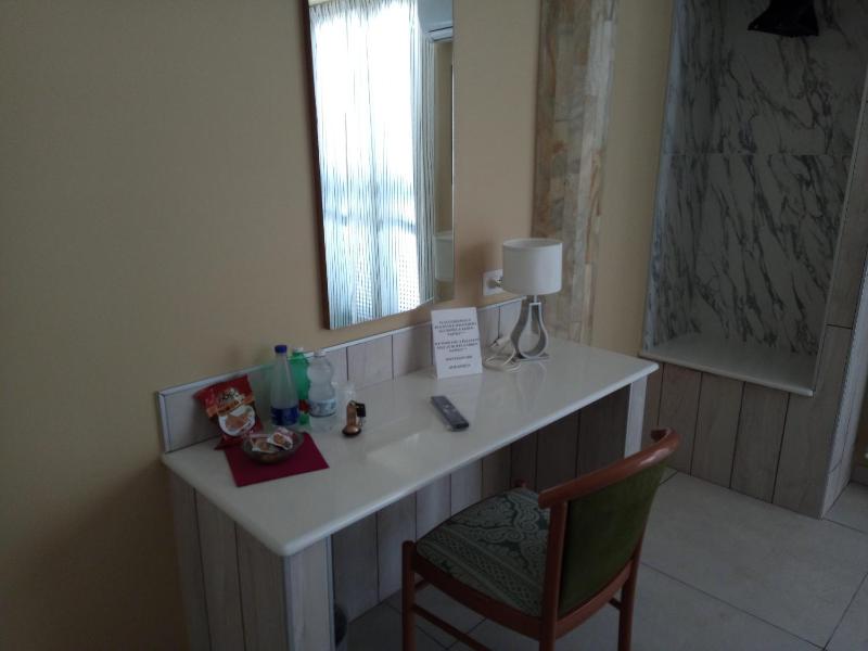 Deluxe Double Room with Terrace image 4