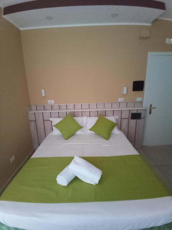 Deluxe Double Room with Terrace image 3
