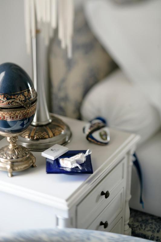 Romantic Double Room image 2