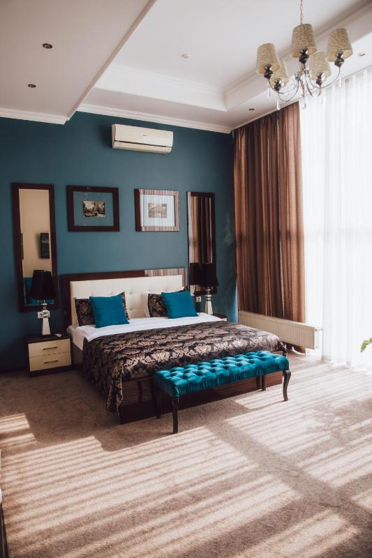 Deluxe Suite image 1