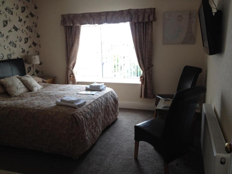 Superior Double Room image 4