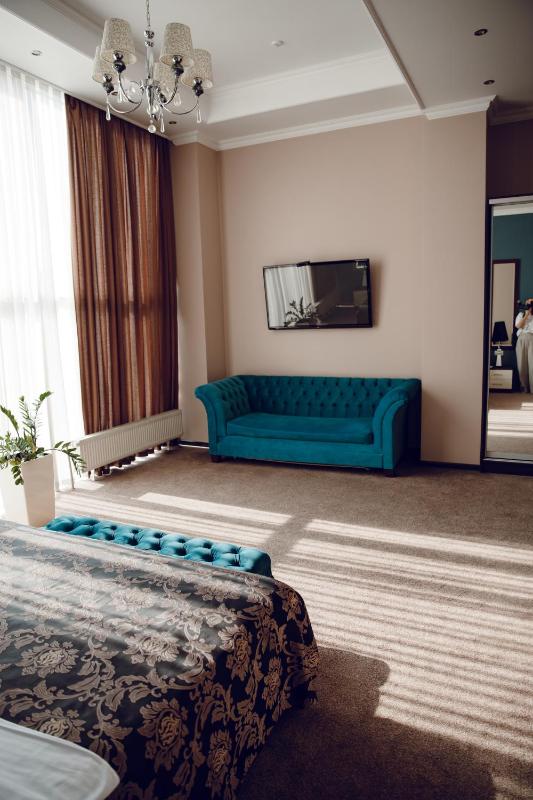 Deluxe Suite image 3