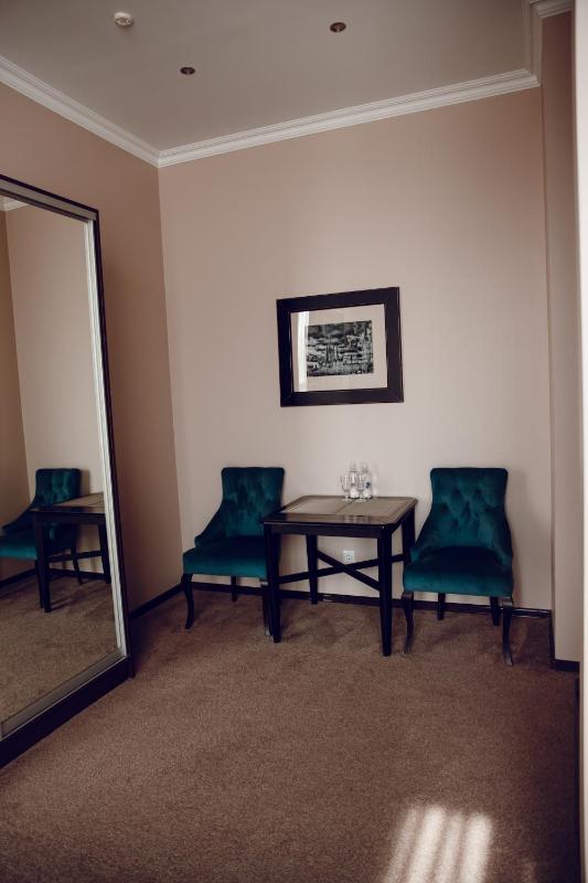 Deluxe Suite image 2