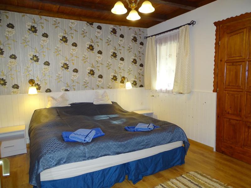 Double or Twin Room with Private Bathroom image 2