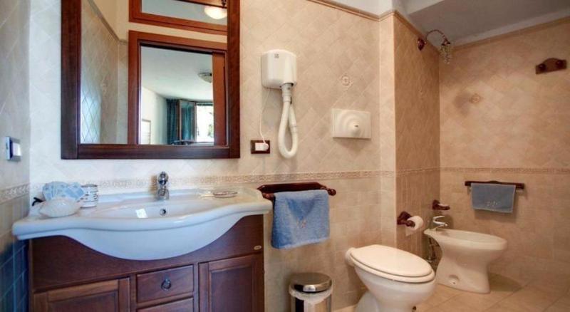 Quadruple Room image 2