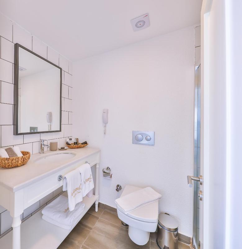 Double or Twin Room with Side Sea View image 4