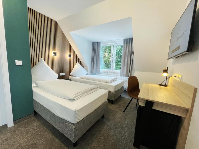 Twin Room image 1