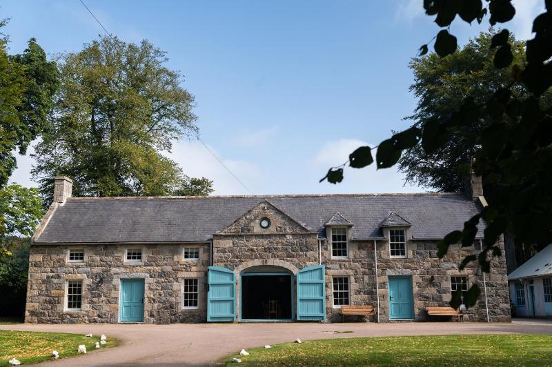Six-Bedroom House image 2