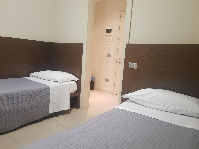 Quadruple Room with Balcony image 2