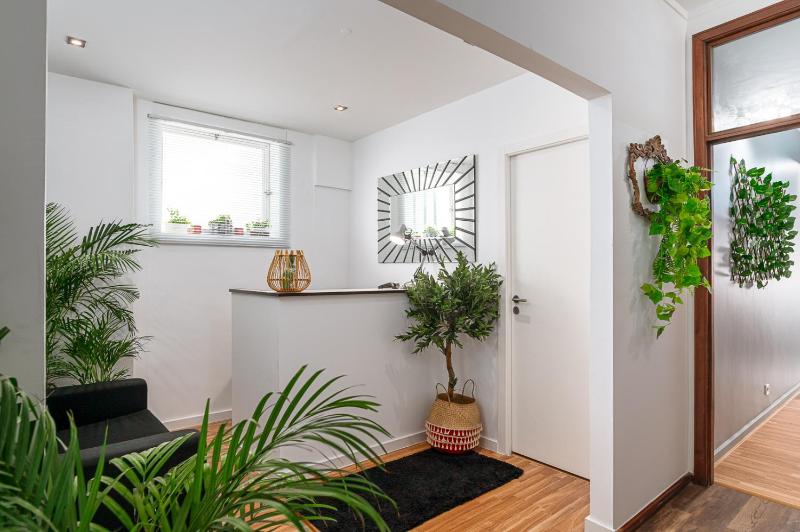 Avenue View Rooms - image 17
