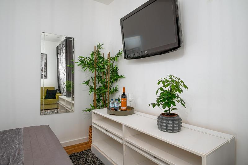 Avenue View Rooms - image 21
