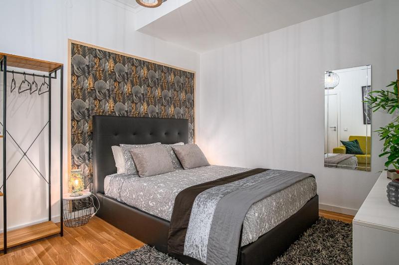 Avenue View Rooms - image 30