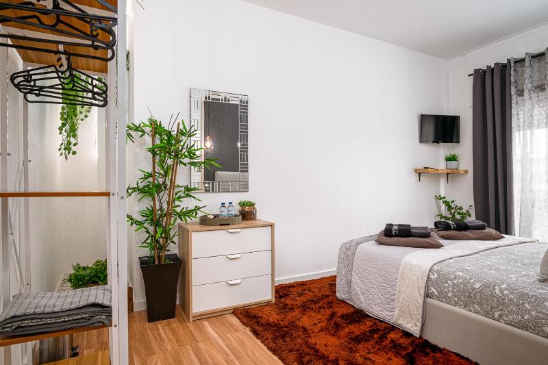 Avenue View Rooms - image 16
