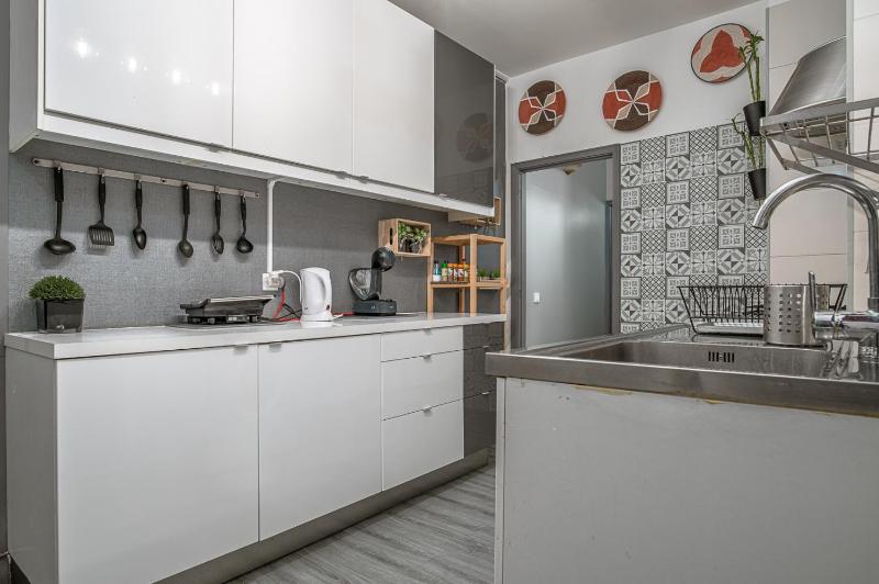 Avenue View Rooms - image 12