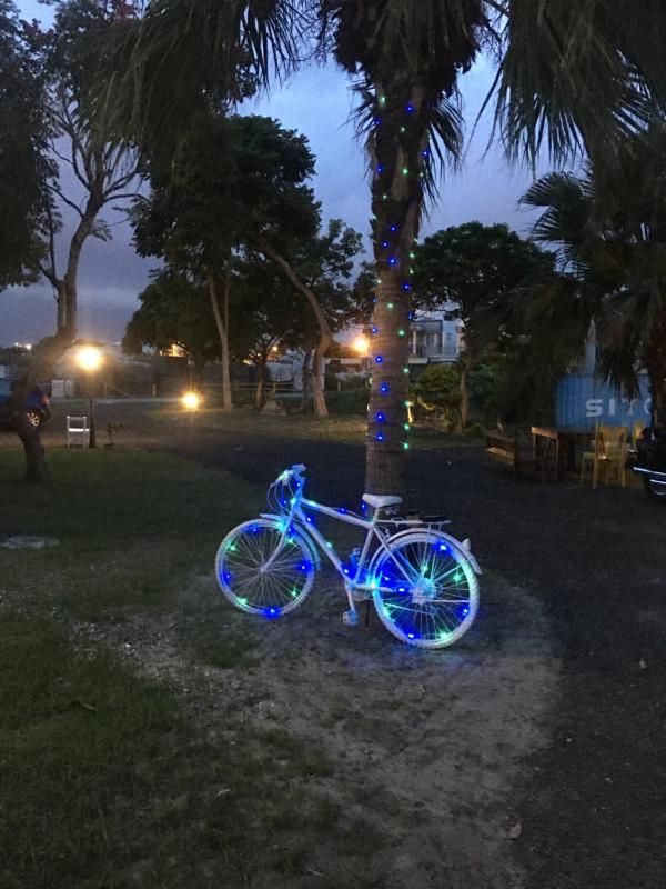 海邊名人50電梯民宿 專屬停車場 - image 11