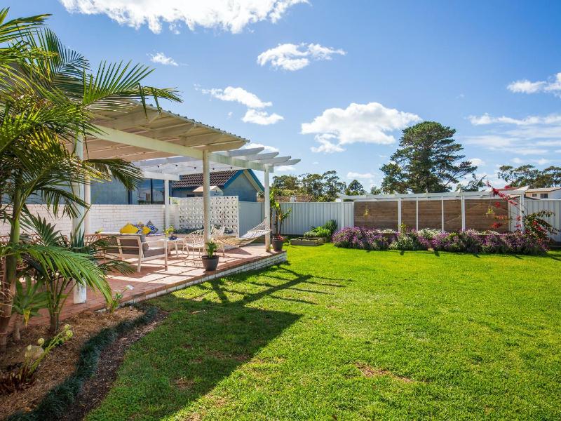 Whitewash I Pet Friendly I 5 Mins Walk to Beach - image 3