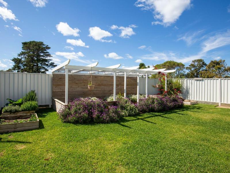 Whitewash I Pet Friendly I 5 Mins Walk to Beach - image 10