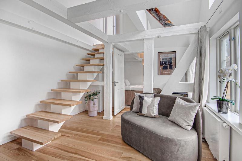 Regent 8- Great Apt with Terrace in City Centre - image 4
