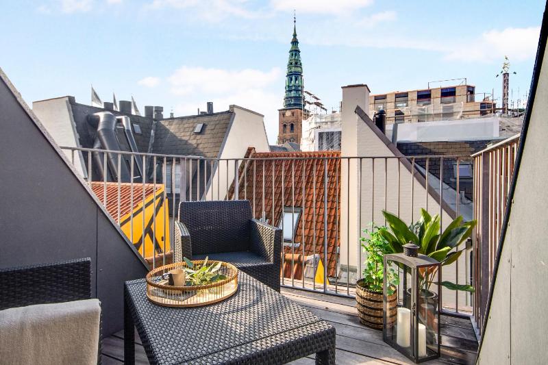 Regent 8- Great Apt with Terrace in City Centre - image 6