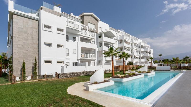 Luxury Apartment with Golf View image 2