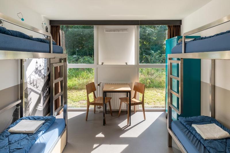 Bed in 4-bed Mixed Dorm with Shower image 3