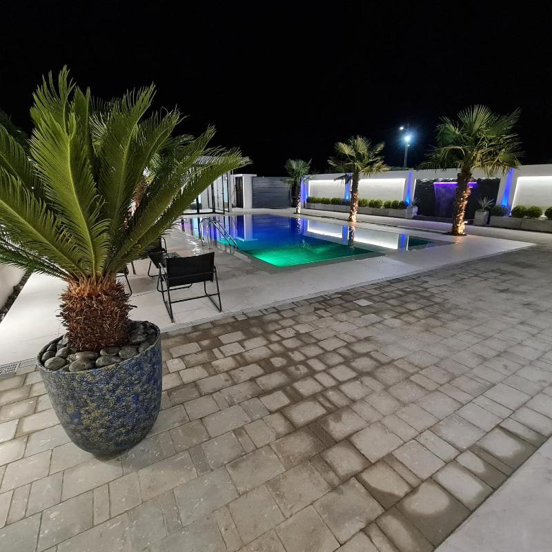 LT Luxury Villa - image 6