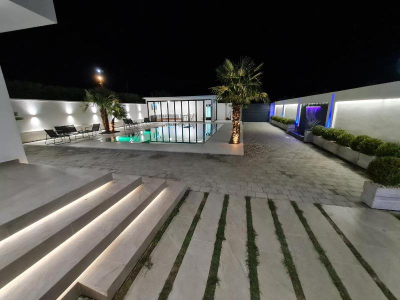 LT Luxury Villa - image 8