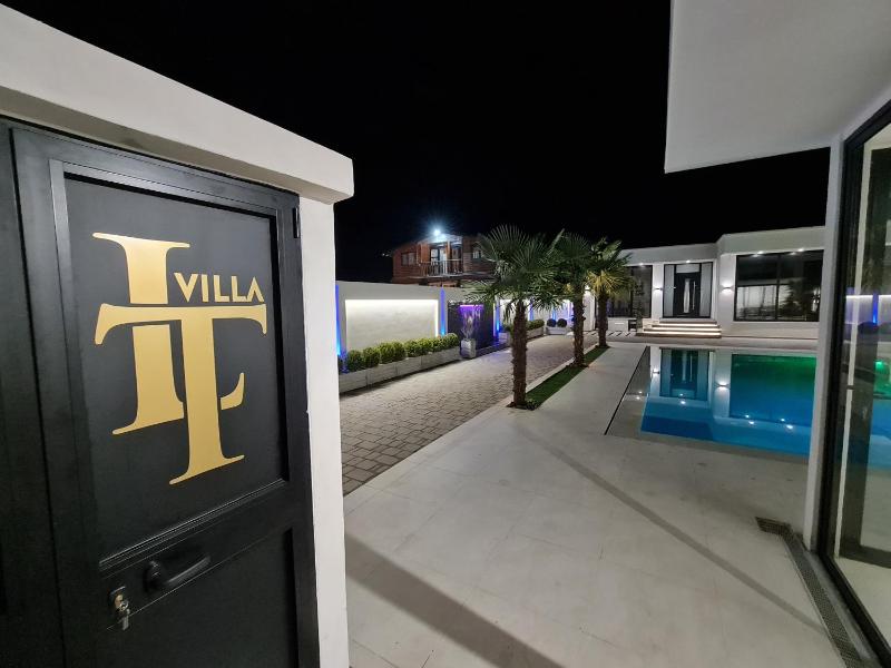 LT Luxury Villa - image 10