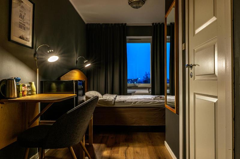 Large Twin Room image 1
