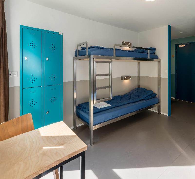 Budget Twin with Bunk Beds and Private Bathroom with Shower image 3