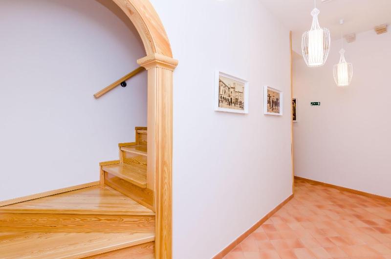 Studio Apartment image 3